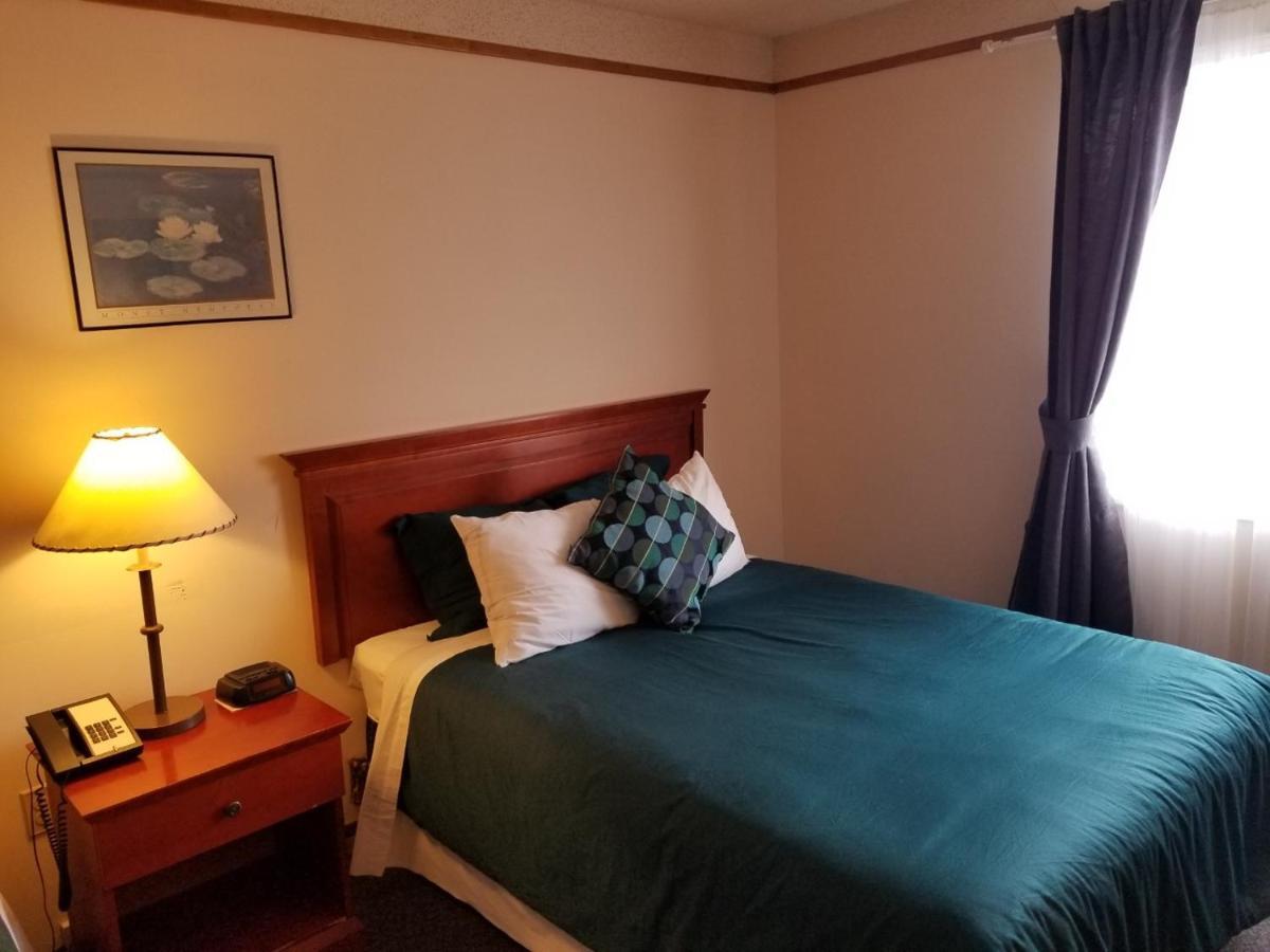 Moosomin Country Squire Inn Экстерьер фото