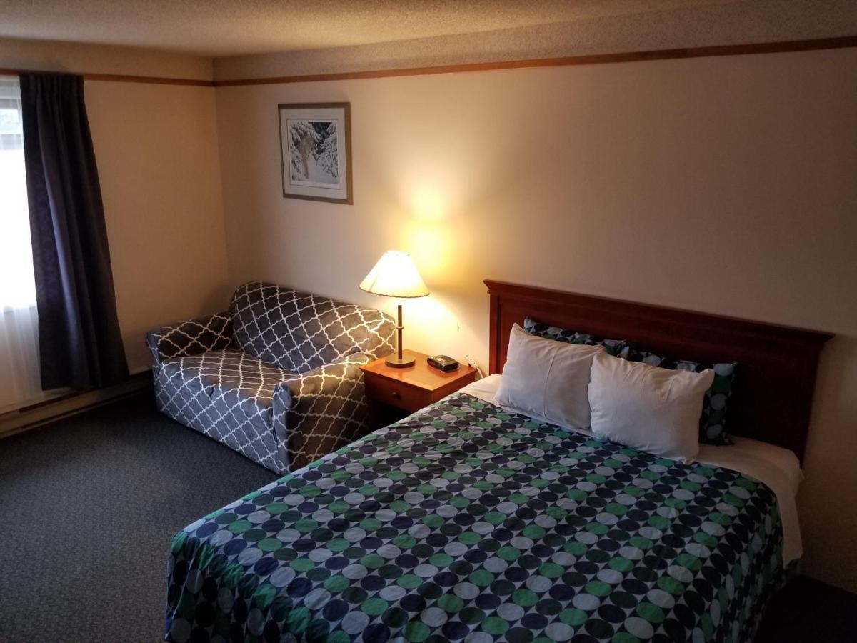 Moosomin Country Squire Inn Экстерьер фото